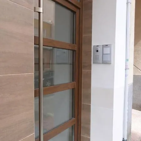 Modern In Torrevjea 200m From The Loccos